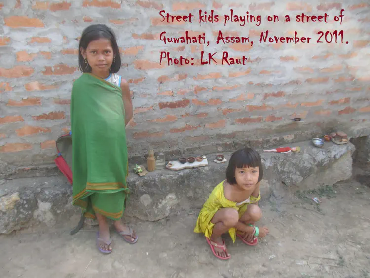 2011-11-19_at_Guwahati_Assam_some_kids.JPG